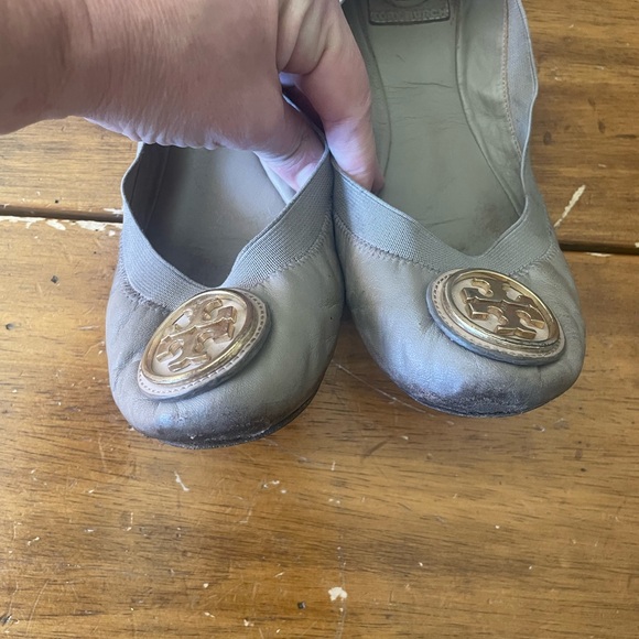 Tory Burch Caroline Gray Leather Ballet Flats Elastic Ankle Shoes Size 8.5 - Picture 11 of 11